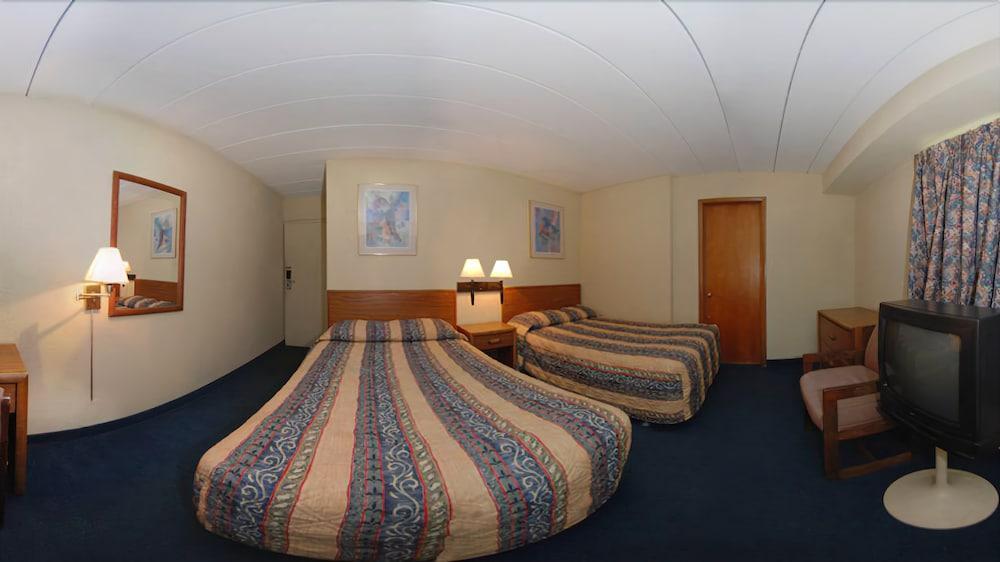 Rodeway Inn North Sandusky Bagian luar foto