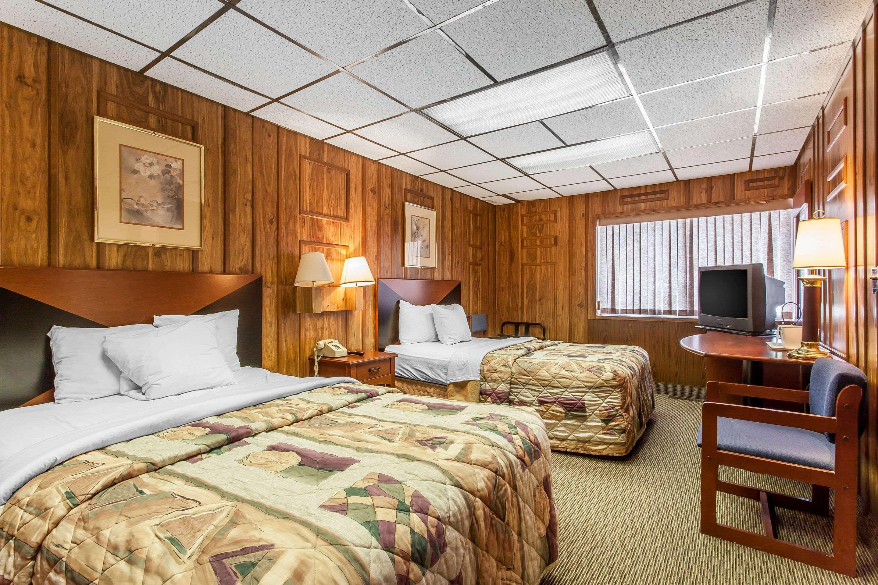 Rodeway Inn North Sandusky Bagian luar foto