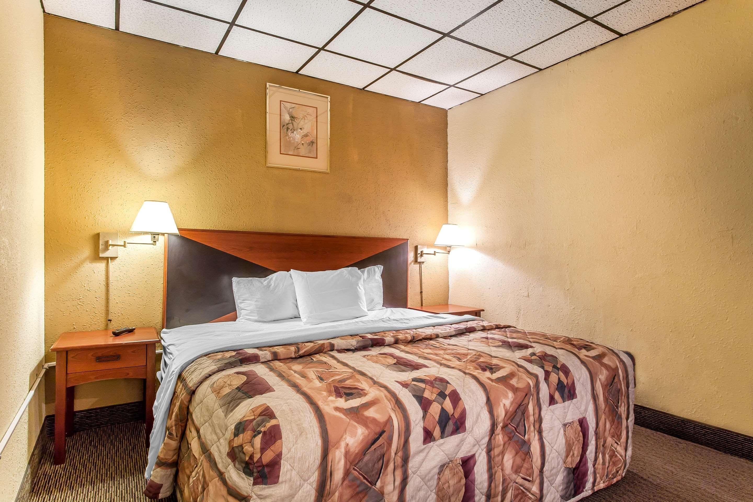 Rodeway Inn North Sandusky Bagian luar foto