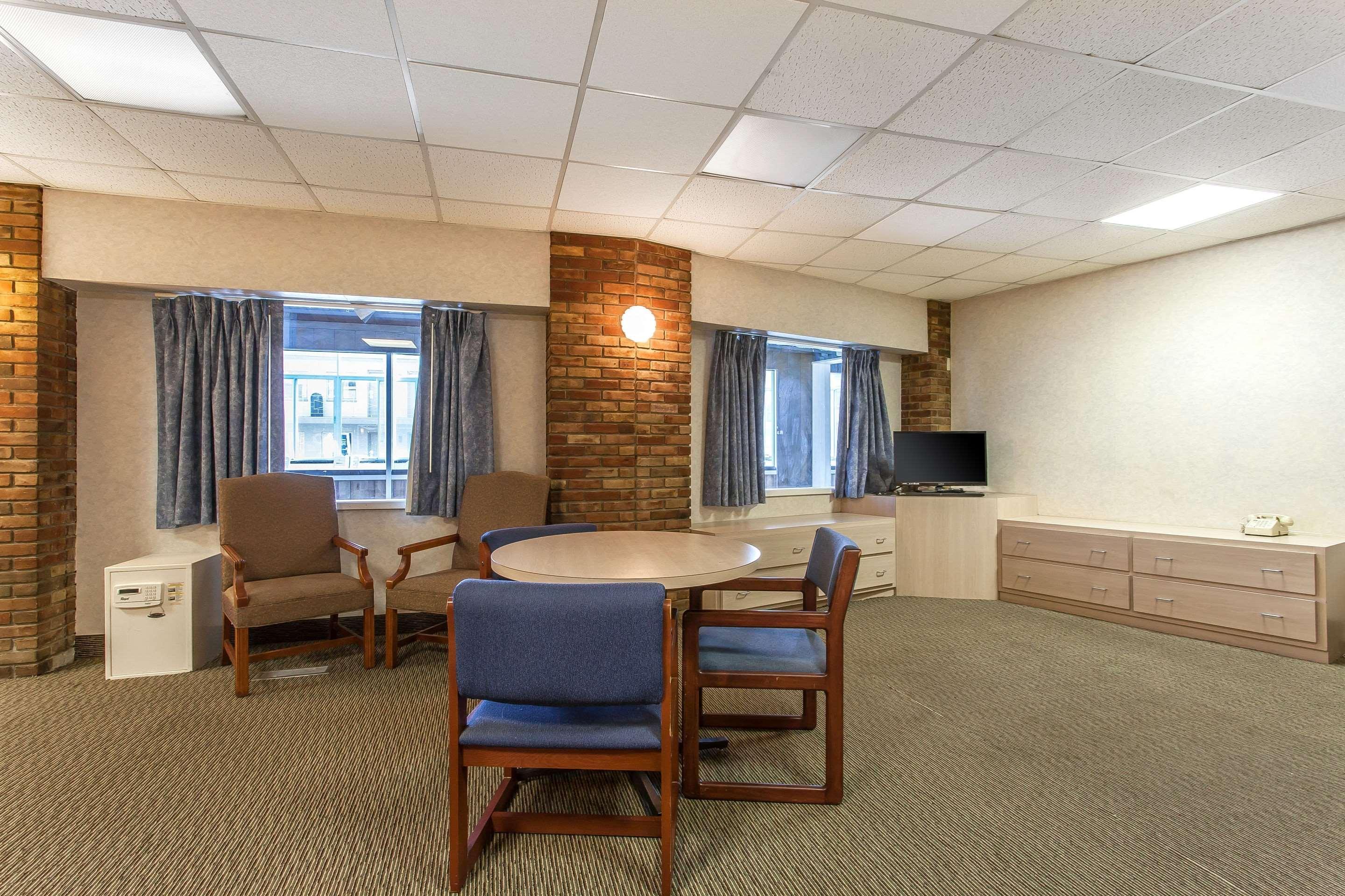 Rodeway Inn North Sandusky Bagian luar foto