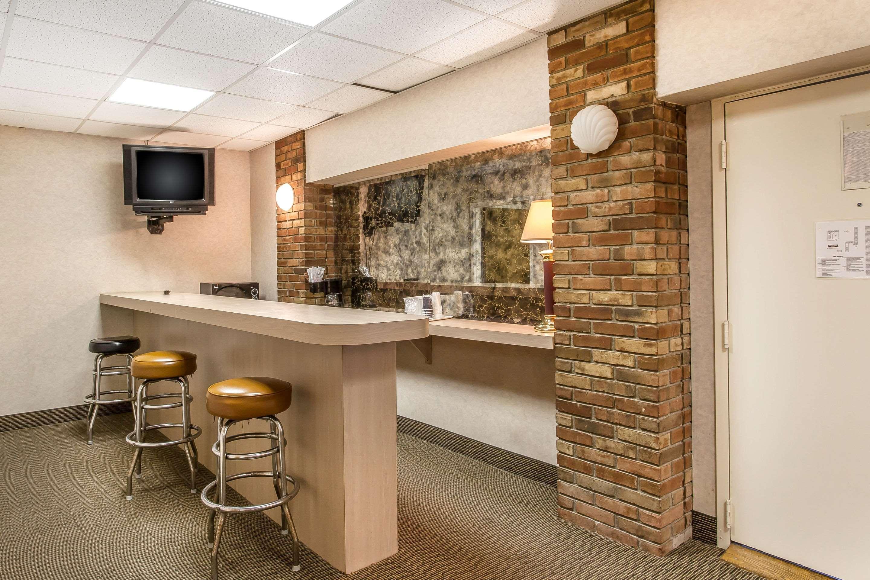 Rodeway Inn North Sandusky Bagian luar foto