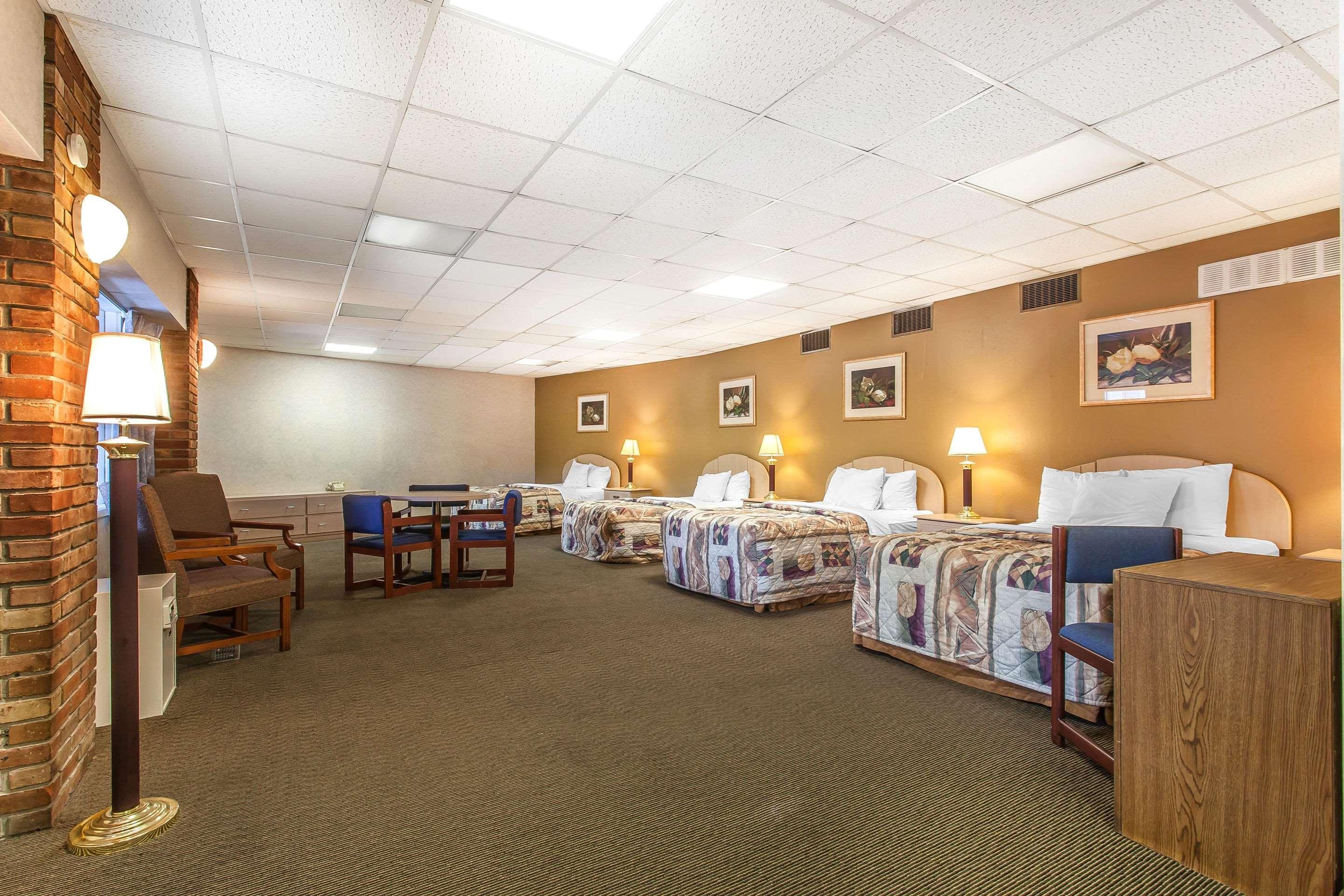 Rodeway Inn North Sandusky Bagian luar foto