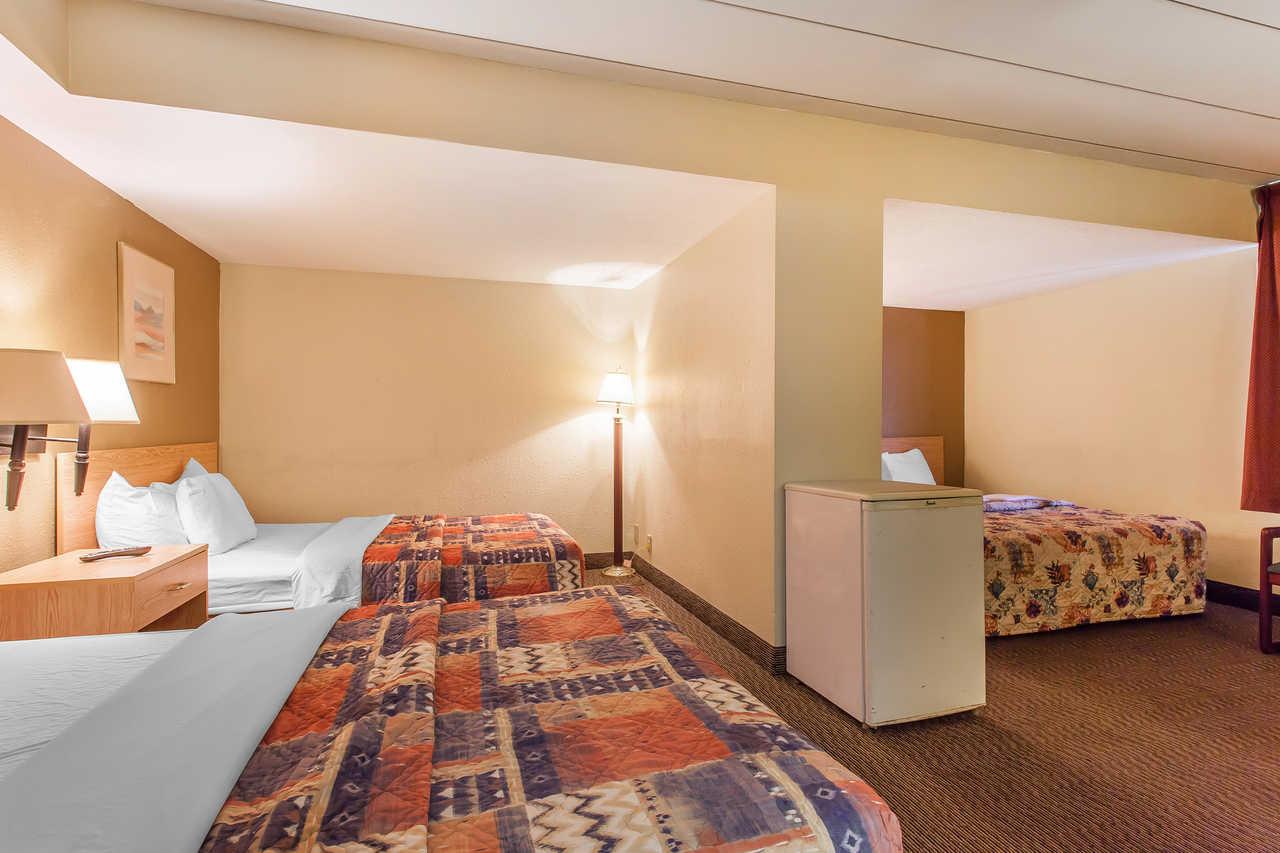 Rodeway Inn North Sandusky Bagian luar foto
