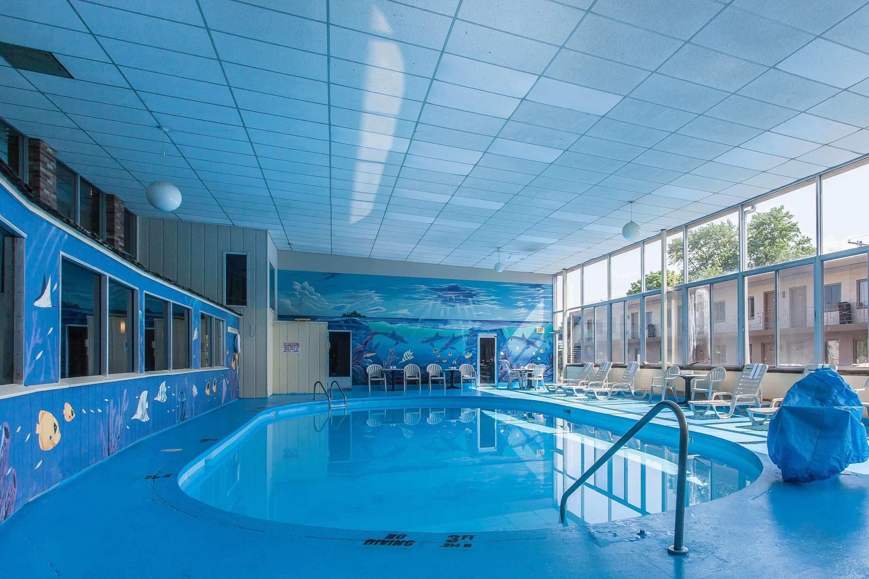 Rodeway Inn North Sandusky Bagian luar foto