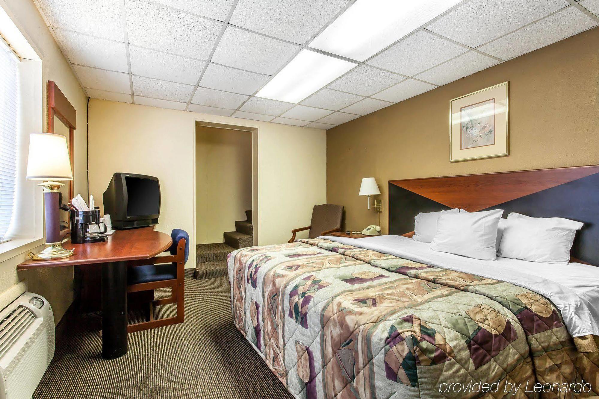Rodeway Inn North Sandusky Bagian luar foto