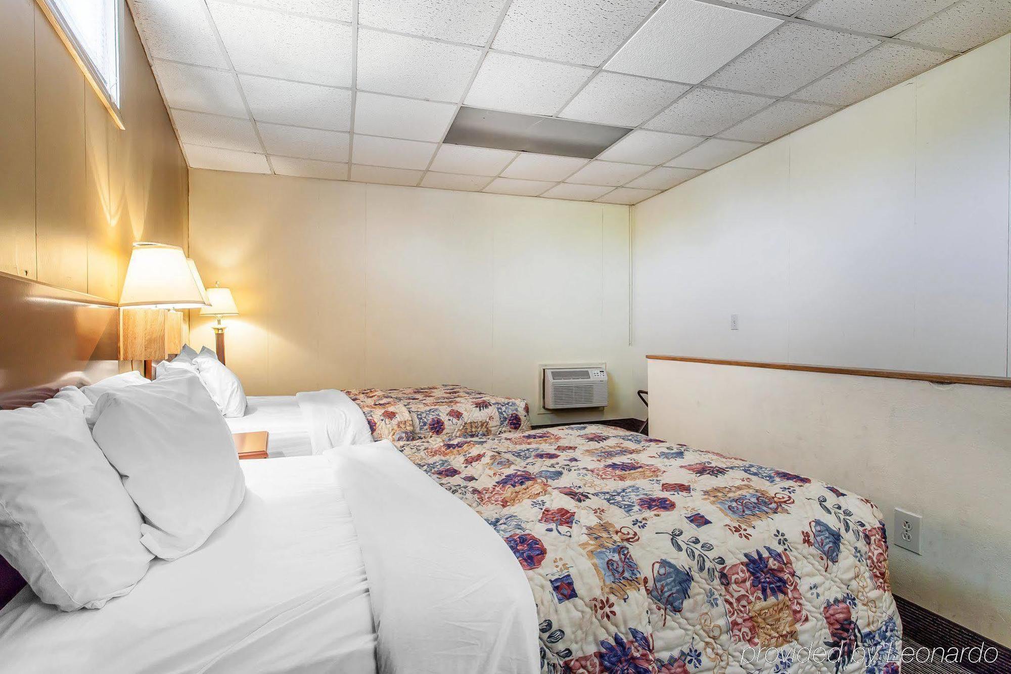 Rodeway Inn North Sandusky Bagian luar foto